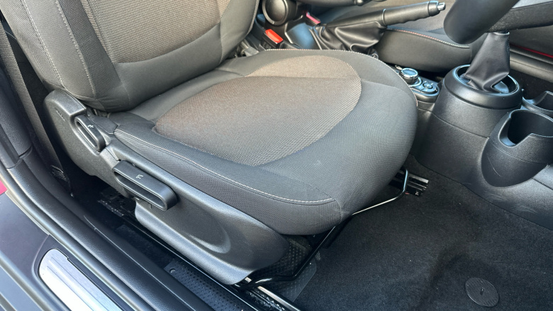 MINI Hatchback 1.5 Cooper Classic 3dr Petrol Hatchback